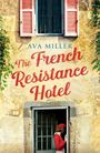 "Ava Miller, The French Resistance Hotel" steht auf einer alten Fassade mit Fensterläden. Eine Frau in Rot steht im Türrahmen.