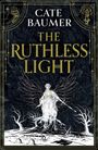 "THE RUTHLESS LIGHT" von Cate Baumer. Illustration eines Engels mit schwarzen Flügeln, zwei kahlen Bäumen und zerstreuten Helmen.