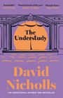 „The Understudy“, Kritiken von Daily Mail, Marie Claire, The Times. Illustration eines Theaters mit Bühne und Sitzreihen.