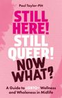 Der Text lautet: "STILL HERE! STILL QUEER! NOW WHAT?" Autor: Paul Taylor-Pitt. Rosa Hintergrund mit kräftigen Buchstaben.