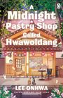 „A Midnight Pastry Shop Called Hwawoldang“. Ein traditionelles Gebäude, Tiere davor, ein Mensch drinnen.