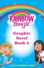 „RAINBOW magic Graphic Novel Book 5. COVER COMING SOON.“ Zwei Mädchen, bunter Regenbogen auf blauem Hintergrund.