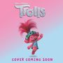 Text: "Trolls", "Cover Coming Soon". Illustration: Ein fröhlicher Troll mit pinkem Haar und Blumenkranz auf pink-blauem Hintergrund.