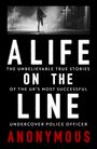 "ALIFE ON THE LINE. The unbelievable true stories of the UK's most successful undercover police officer." Oben: Person rennt nachts.