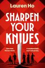 "Lauren Ho. SHARPEN YOUR KNIVES. One man. Five ex-wives. A weekend they won't all survive." Silhouetten vor rotem Hintergrund.