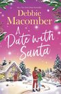 "A Date with Santa" von Debbie Macomber. Winterlandschaft, Paar vor schneebedecktem Haus mit Lichtern und Tannenbäumen.