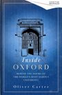 Ein blaues Buchcover mit dem Titel: "Inside Oxford: Behind the Doors of the World's Most Famous University" von Oliver Carter.