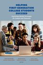 „HELPING FIRST-GENERATION COLLEGE STUDENTS SUCCEED“ – Gruppe von Menschen um einen Laptop versammelt.