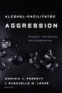 „ALCOHOL-FACILITATED AGGRESSION“ und darunter „ETIOLOGY, PREVENTION, AND INTERVENTION“ auf schwarzem Hintergrund mit Eiswürfeln.