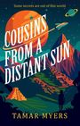 "Cousins from a Distant Sun" und "Some secrets are out of this world" über einer Landschaft mit Pyramide und Raumschiff.