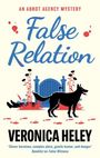 "False Relation" von Veronica Heley. Silhouette eines Hundes vor einem blauen Tor, umgeben von roten Blumen.