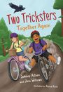 „Two Tricksters Together Again“. Zwei Kinder fahren fröhlich auf Fahrrädern durch einen Waldweg. Ein Rabe fliegt oben.