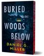 Text: "BURIED IN THE WOODS BELOW" oben und "DANIEL G. MILLER" unten. Ein dunkles Haus im Wald mit leuchtendem Fenster am Wasser.