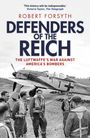 Titel: "Defenders of the Reich". Bild von Soldaten vor einem Kampfflugzeug.