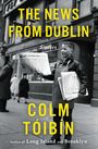 Der Text "The News from Dublin" in Gelb, darunter "Colm Tóibín". Junge hält Zeitungen, Menschen auf der Straße. Schwarz-weiß.