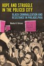 Text: "Hope and Struggle in the Policed City", "Black Criminalization and Resistance in Philadelphia", "Menika B. Dirkson". Ein Foto zeigt Menschen in einer Demonstration, einige halten Plakate, andere sprechen über Megafone in einer Versammlung.