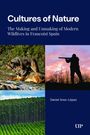 "Ein Buchcover mit dem Titel 'Cultures of Nature: The Making and Unmaking of Modern Wildlives in Francoist Spain'. Drei Bilder: zwei Wölfe, ein Jäger im Sonnenuntergang, dichter Wald."
