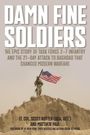 DAMN FINE SOLDIERS. Ein Soldat steht auf einem Hügel und hält eine amerikanische Flagge.