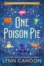 "One Poison Pie" von Lynn Cahoon. Illustration mit Hexenhut, Kuchen, Kerze, Elixier und Nudelholz auf blauem Hintergrund.