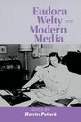 "Eudora Welty and Modern Media" in lila Schrift. Eine Frau sitzt auf einem Sessel, umgeben von Papieren und einer Schreibmaschine.