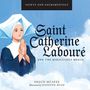 „Saint Catherine Labouré and the Miraculous Medal.“ Illustration: Eine Nonne betet lächelnd, umgeben von Wolken.