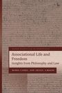 Buchtitel: "Associational Life and Freedom: Insights from Philosophy and Law" von Maria Cahill und Giulia Lasagni. Hintergrund mit alter Schrift.