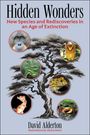 "Hidden Wonders", "New Species and Rediscoveries in an Age of Extinction", David Alderton. Illustrationen: Akara Heart. Große Baumillustration mit Tierfotos in Kreisen.
