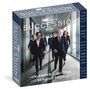 Auf der Verpackung: "HBO Original Succession", "Page-A-Day Calendar 2027", "A Calendar of Quotes for Serious People". Büroangestellte in Anzügen.