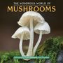 Text: "The Wondrous World of Mushrooms." Drei weiße Pilze wachsen auf moosbedecktem Boden.