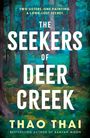 „Two sisters. One painting. A long-lost secret.“ steht über „The Seekers of Deer Creek“ von Thao Thai. Waldgemälde.
