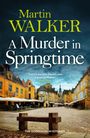 "Martin Walker: A Murder in Springtime. THE DORDOGNE MYSTERIES." Ein malerischer Platz in einer historischen Stadt.