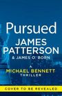 Text: "Pursued" von James Patterson & James O. Born. Ein Michael Bennett Thriller. Hintergrund: Skyline mit Freiheitsstatue.