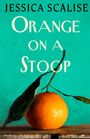 "Jessica Scalise. Orange on a Stoop." Eine orangefarbene Frucht mit Blättern auf einem Vorsprung, türkisfarbener Hintergrund.