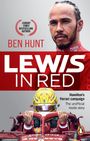 "Sunday Times Bestselling Author Ben Hunt: LEWIS IN RED - Hamilton’s Ferrari campaign. The unofficial inside story." Oben ist ein Mann in rotem Rennanzug und unten ein Auto mit gelbem Helm.