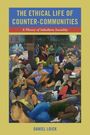 „THE ETHICAL LIFE OF COUNTER-COMMUNITIES“, Illustration von Menschen, die im Freien mit Büchern und Getränken sitzen.
