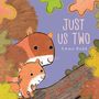 Text: JUST US TWO, Emma Dodd. Illustration: Zwei Eichhörnchen umarmend auf einem Baum, von bunten Blättern umrahmt.