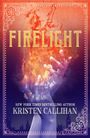 Feuer lodert aus zwei Händen, umgeben von filigranen Mustern. Text: "Firelight", "Kristen Callihan", "New York Times Bestselling Author".