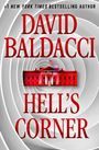 „David Baldacci Hell's Corner“ in roter Schrift. Dahinter ein rotes Gebäude mit US-Flagge vor grauen konzentrischen Kreisen.