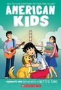 Text: "AMERICAN KIDS", "WILL THEY LOSE EVERYTHING THEY HAVE COME TO LOVE?", "A PARACHUTE KIDS GRAPHIC NOVEL BY BETTY C. TANG". Vordergrund: Drei Kinder, mit Hund und Bücherstapel. Hintergrund: Brücke.