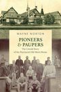 "Wayne Norton: Pioneers & Paupers. The Untold Story of the Provincial Old Men's Home." Historisches Gruppenfoto vor Gebäude.