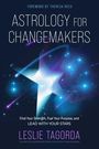 "ASTROLOGY FOR CHANGEMAKERS" und "LESLIE TAGORDA" in großen Buchstaben, vor einem Sternenhimmel mit glühendem Stern.