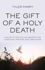 Text: "Tyler Parry. The Gift of a Holy Death. A Guide to End-of-Life Ministry for Chaplains, Pastors, and Caregivers." Eine weiße Taube fliegt über eine blühende Wiese bei Sonnenuntergang.