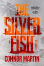 „THE SILVER FISH“ in großen Buchstaben, dazu „A THRILLER“; Verfasser: „CONNOR MARTIN“. Hintergrund zeigt Palmen.