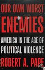 Text: "Our Own Worst Enemies: America in the Age of Political Violence" von Robert A. Pape. Hintergrund: Schwarz, abgenutzt.