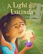 Titel: "A Light for Lucinda". Untertitel: "A Story from the Cuban Revolution". Mädchen hält eine brennende Kerze.