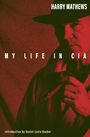 Texte: "Harry Mathews", "MY LIFE IN CIA", "Introduction by Daniel Levin Becker". Rotes, gepunktetes Bild einer Person mit Hut.