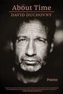 "About Time" und "DAVID DUCHOVNY" oben, "Poems" unten. Schwarz-weißes Porträt eines nachdenklich wirkenden Mannes.