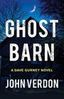 "GHOST BARN" in großen Buchstaben, darunter "A Dave Gurney Novel" und "JOHN VERDON". Dunkle Scheune vor Nachthimmel, Mondsichel.