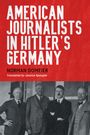 "AMERICAN JOURNALISTS IN HITLER'S GERMANY" in weiß auf rotem Grund, darunter alte Fotoaufnahme von vier Männern in Anzügen.