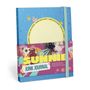 "SUNNIE JUNK JOURNAL" ist in gelber und blauer Schrift auf buntem Cover. Bunte Sterne und fröhliches Design schmücken es.